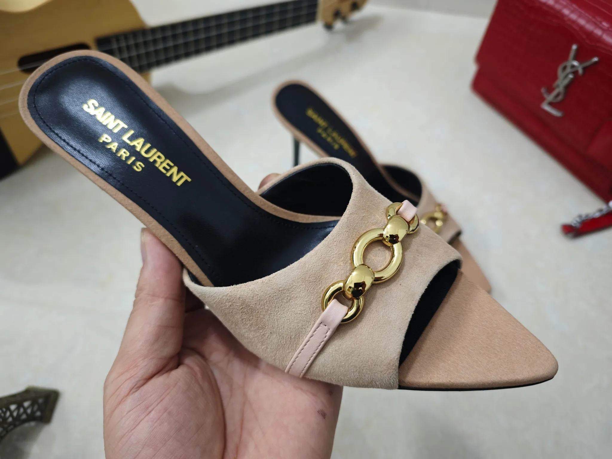 👟👟Ex-factory price 520👟👟【Saint Laurent】Yves Saint Laurent, stiletto heel YSL sandals💃2025 early spring counter synchronizes the latest styles, YSL, decoration👠 Classic and high-quality glamorous masterpieces, the hottest spring and summer series in the counter, with temperament, fashion, classic and attractive design style 😌The effect on the feet is particularly beautiful〰️, the materials are imported from Italy 🇮🇹Black sheep, lining, and foot pads; sheepskin, mid-heeled sandals, size 35-41 (34.41.42 must be customized, non-refundable) outsole; imported genuine leather outsole, with full counter packaging